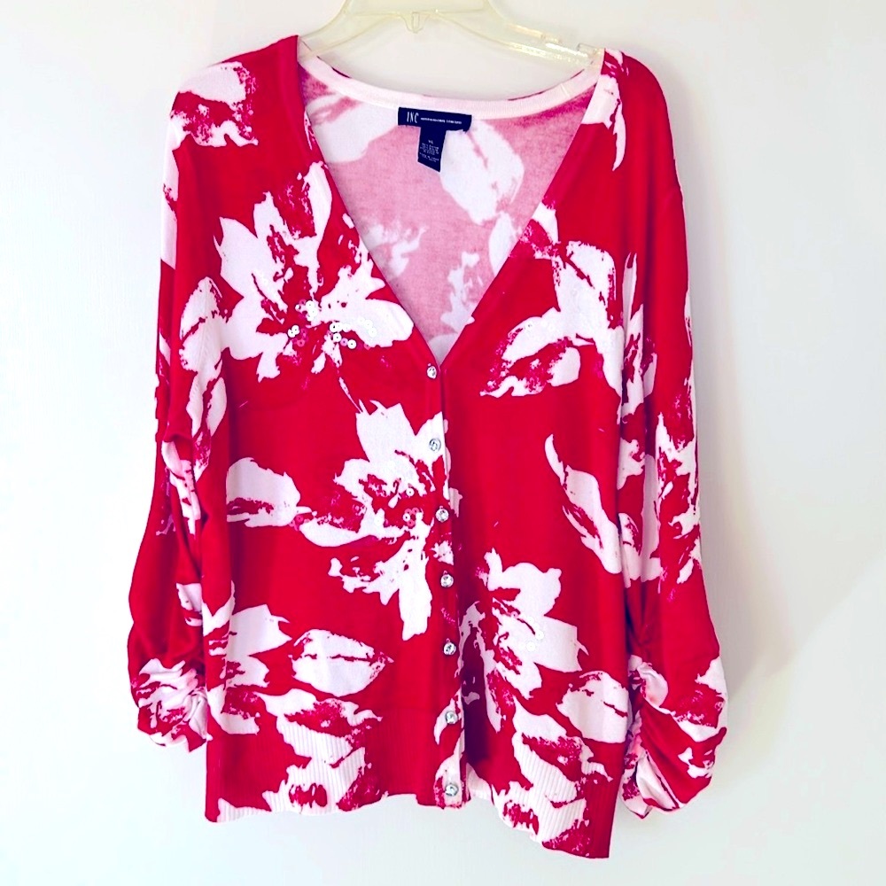INC International Concepts red & white flowered sweater, size XL, ruched sleeves